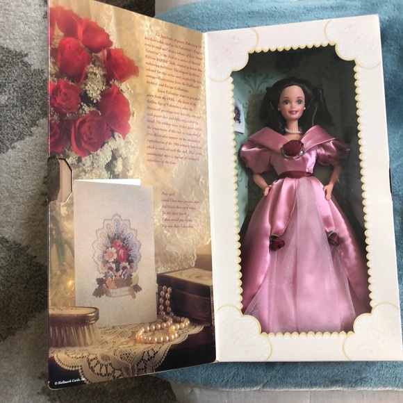 1995 Hallmark Sweet Valentine Barbie - Picture 2 of 5